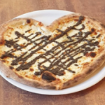 Pizza en forme de cœur a la truffe