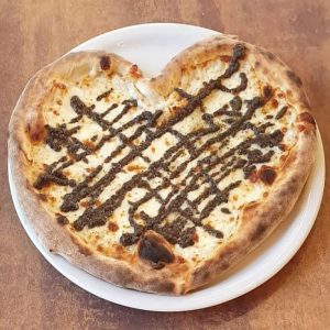 pizza en forme de cœur a la truffe